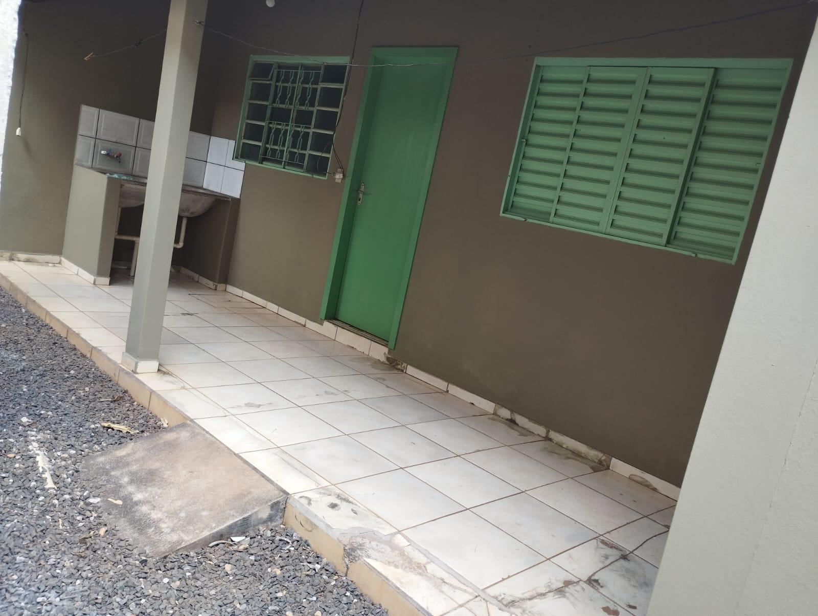 PROXIMO A MERCEARIA POPULAR COM 01 QUARTO