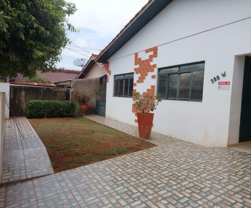 4 QUARTOS MAIS SALA COMERCIAL NO CENTRO